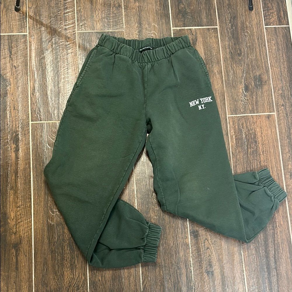 ✨ Brandy Melville Green Joggers with Pockets - 27-Inch Inseam